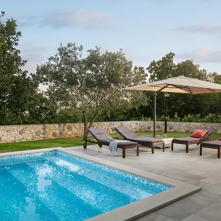 Arsia Villa *